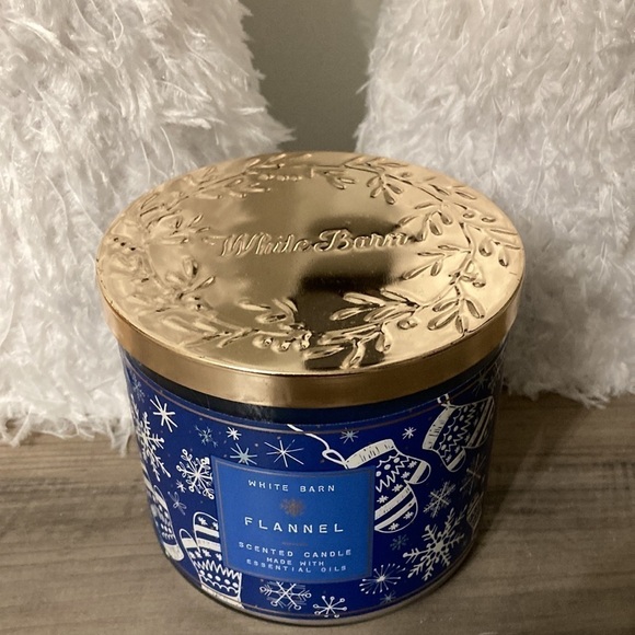 NEW White Barn BATH AND BODY WORKS FLANNEL 3 WICK CANDLE WITH ESSENTIAL OILS - Picture 2 of 7